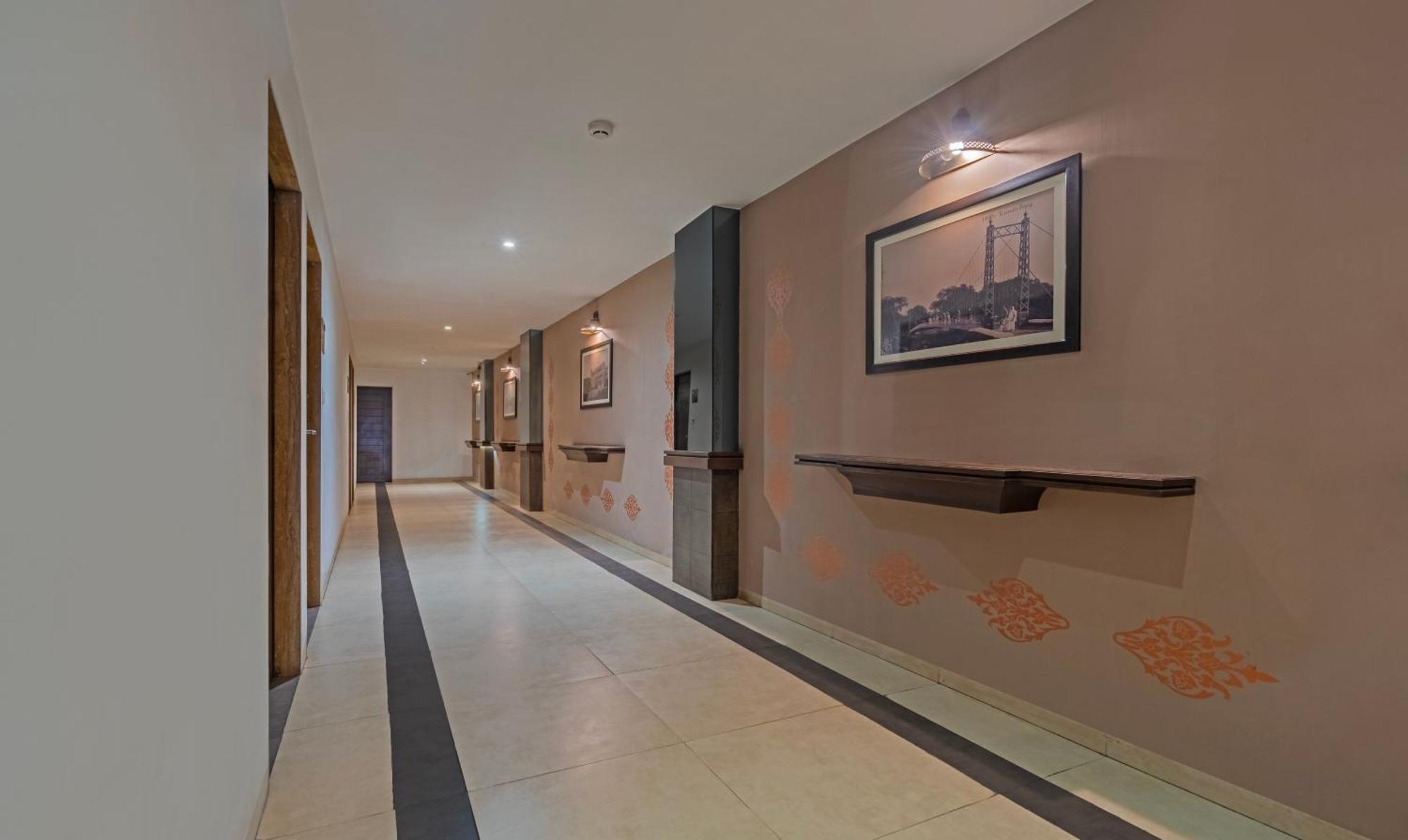 Hotel Casa, Vadodara Zewnętrze zdjęcie