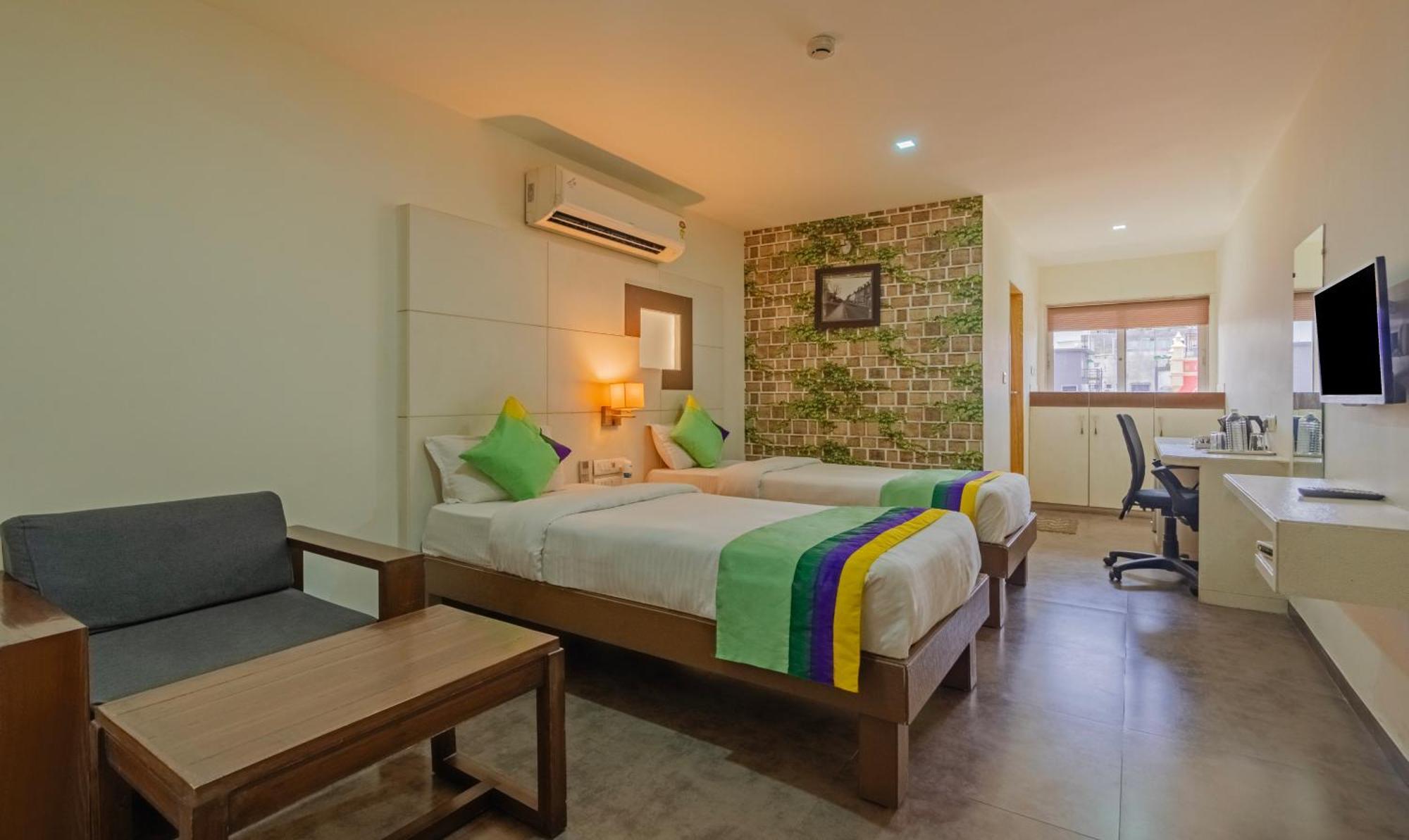Hotel Casa, Vadodara Zewnętrze zdjęcie