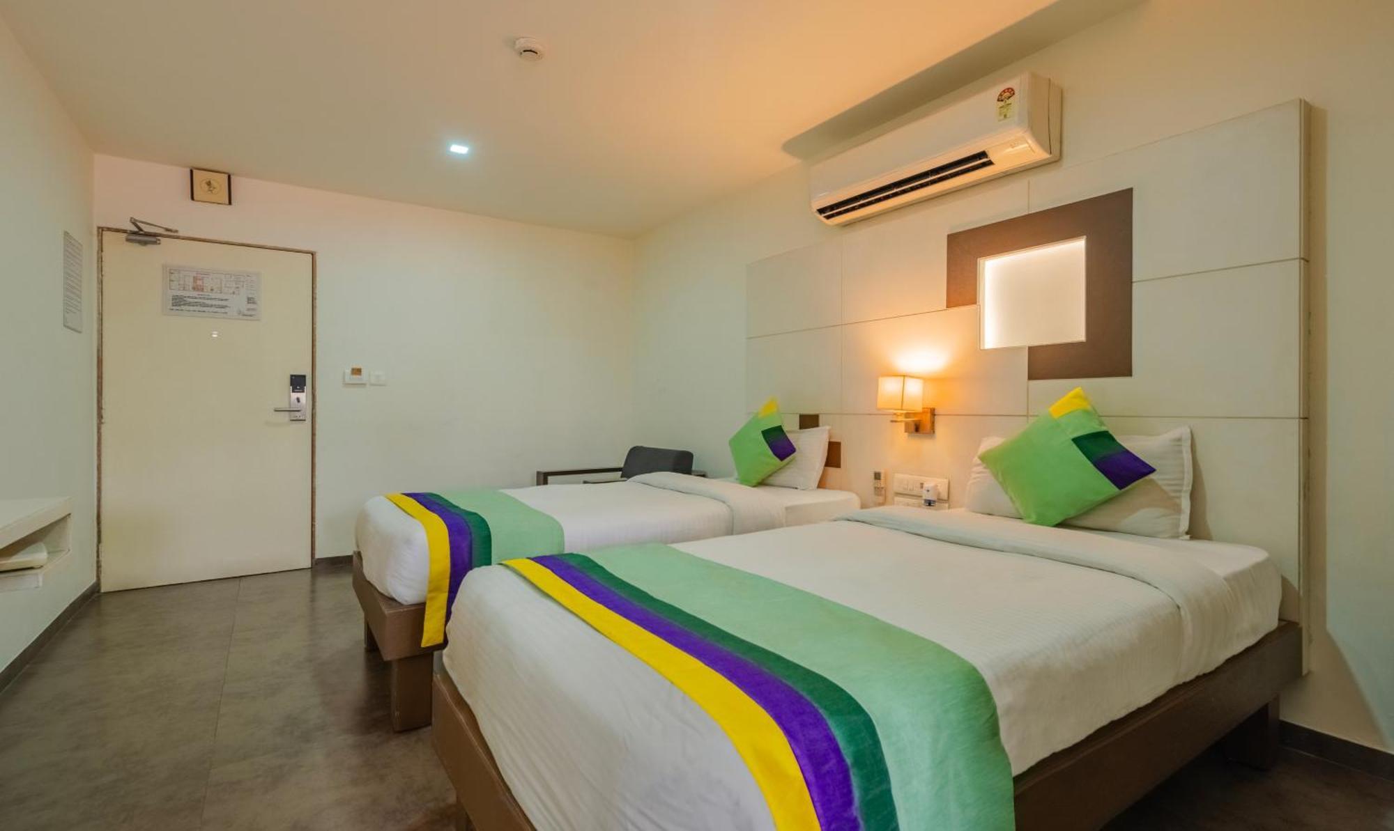 Hotel Casa, Vadodara Zewnętrze zdjęcie