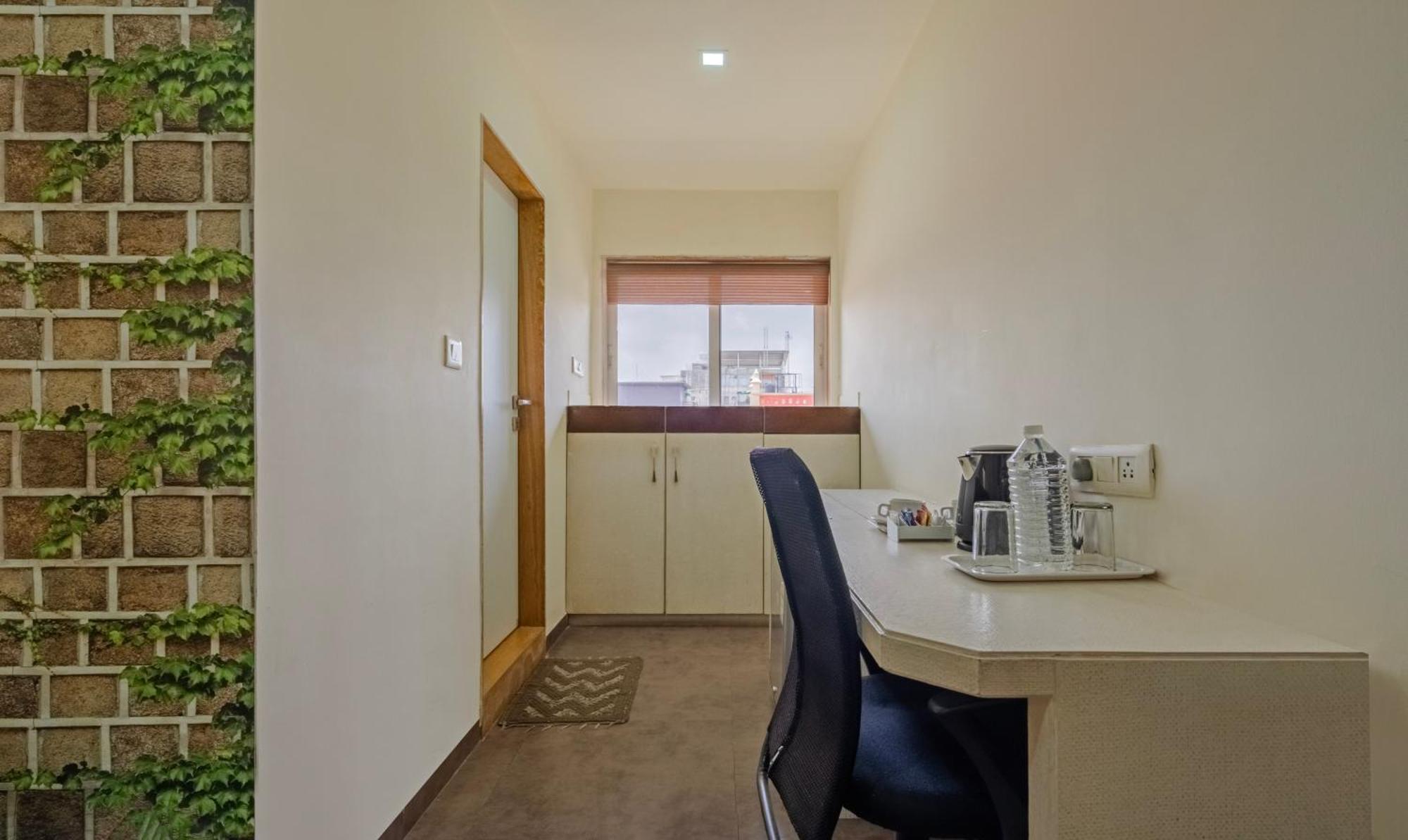 Hotel Casa, Vadodara Zewnętrze zdjęcie