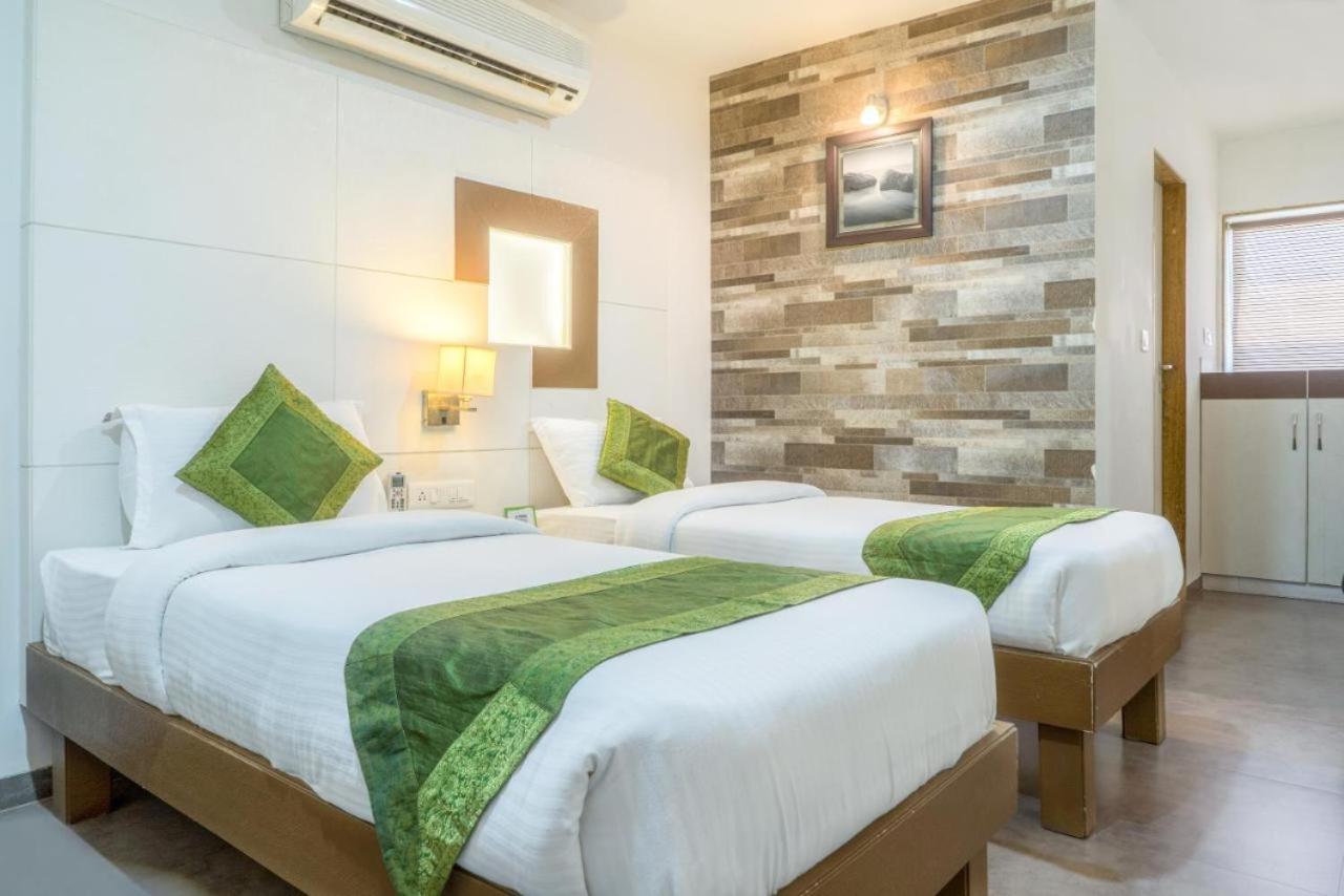Hotel Casa, Vadodara Zewnętrze zdjęcie