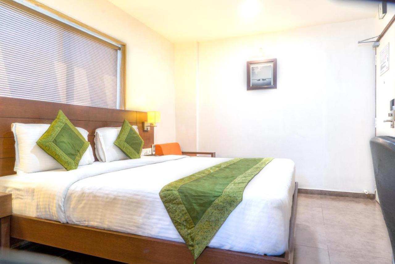 Hotel Casa, Vadodara Zewnętrze zdjęcie